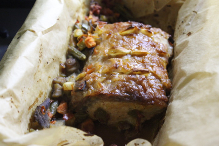Свиная корейка с овощами - вкусное праздничное блюдо быстрого приготовления