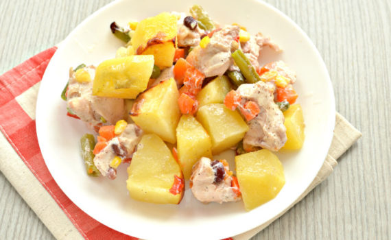 Куриная грудка с картофелем и овощами в духовке