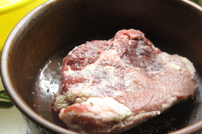 Жаркое из вешенок и свинины в духовке - просто и вкусно
