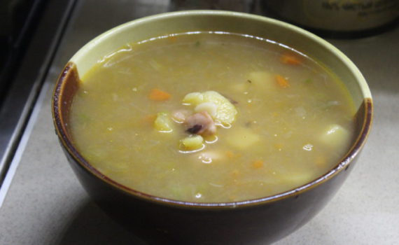 Суп из морского коктейля: с креветками, мидиями, кальмаром, осьминожками